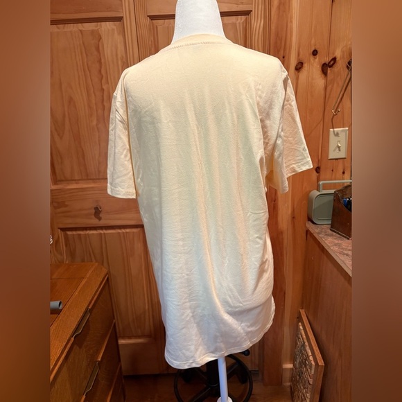Women’s Cream Graphic T-Shirt “In My Grandma Era” NWOT - Picture 2 of 11